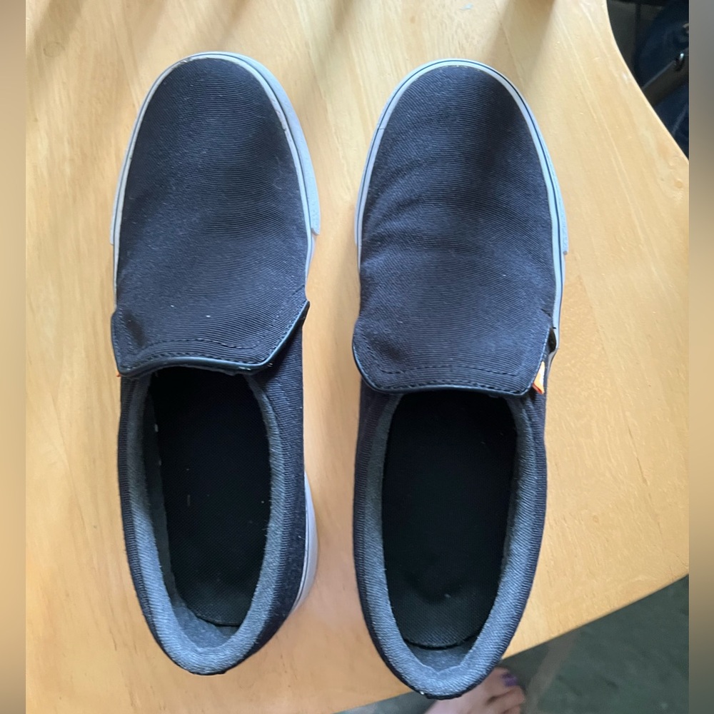 Nike slip ons women’s